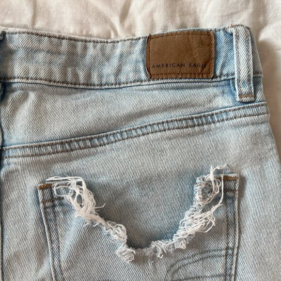 AEO Distressed Low Rise Light Washed Denim Jeans - Picture 5 of 5